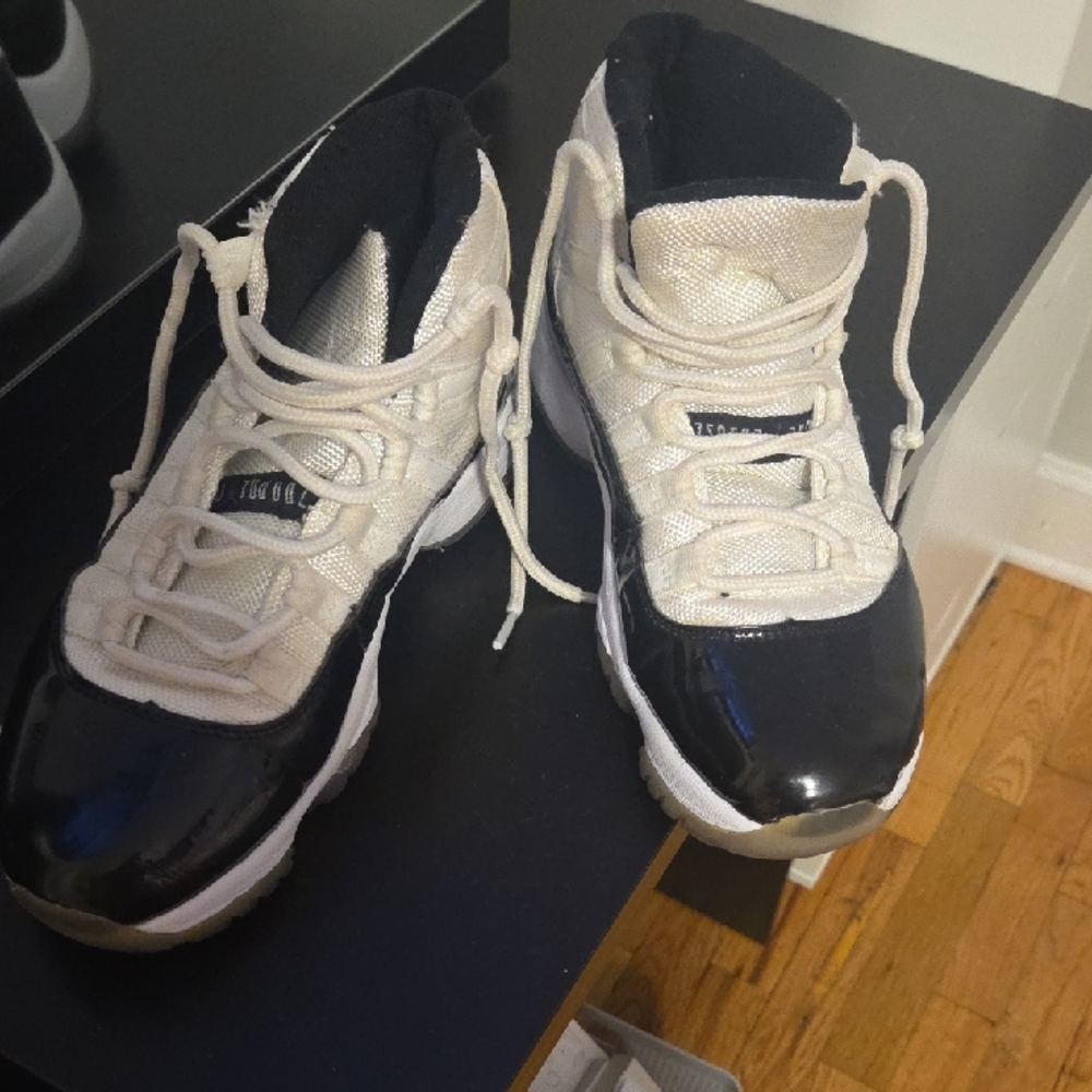 Jordan Athletic Shoes Black and White